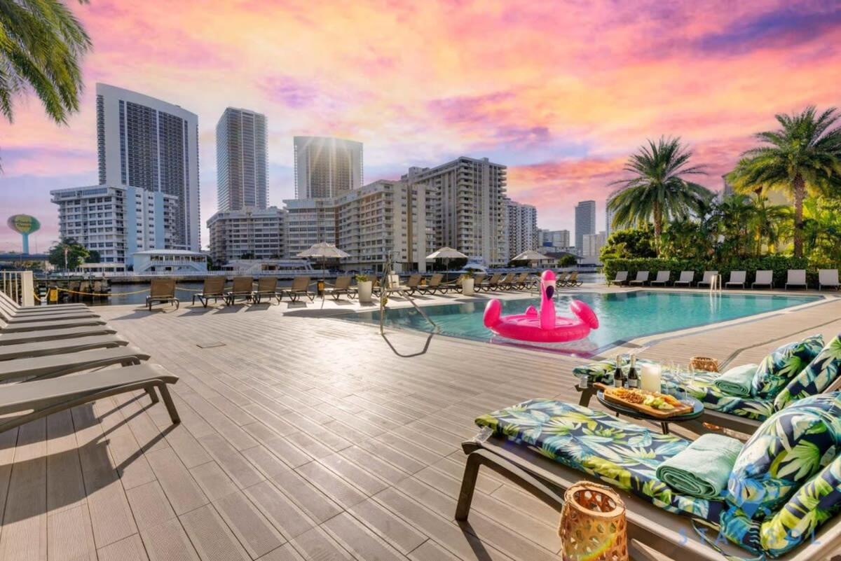 Amenities Balcony W Stunning Views-Beachfront Hallandale Beach Eksteriør bilde