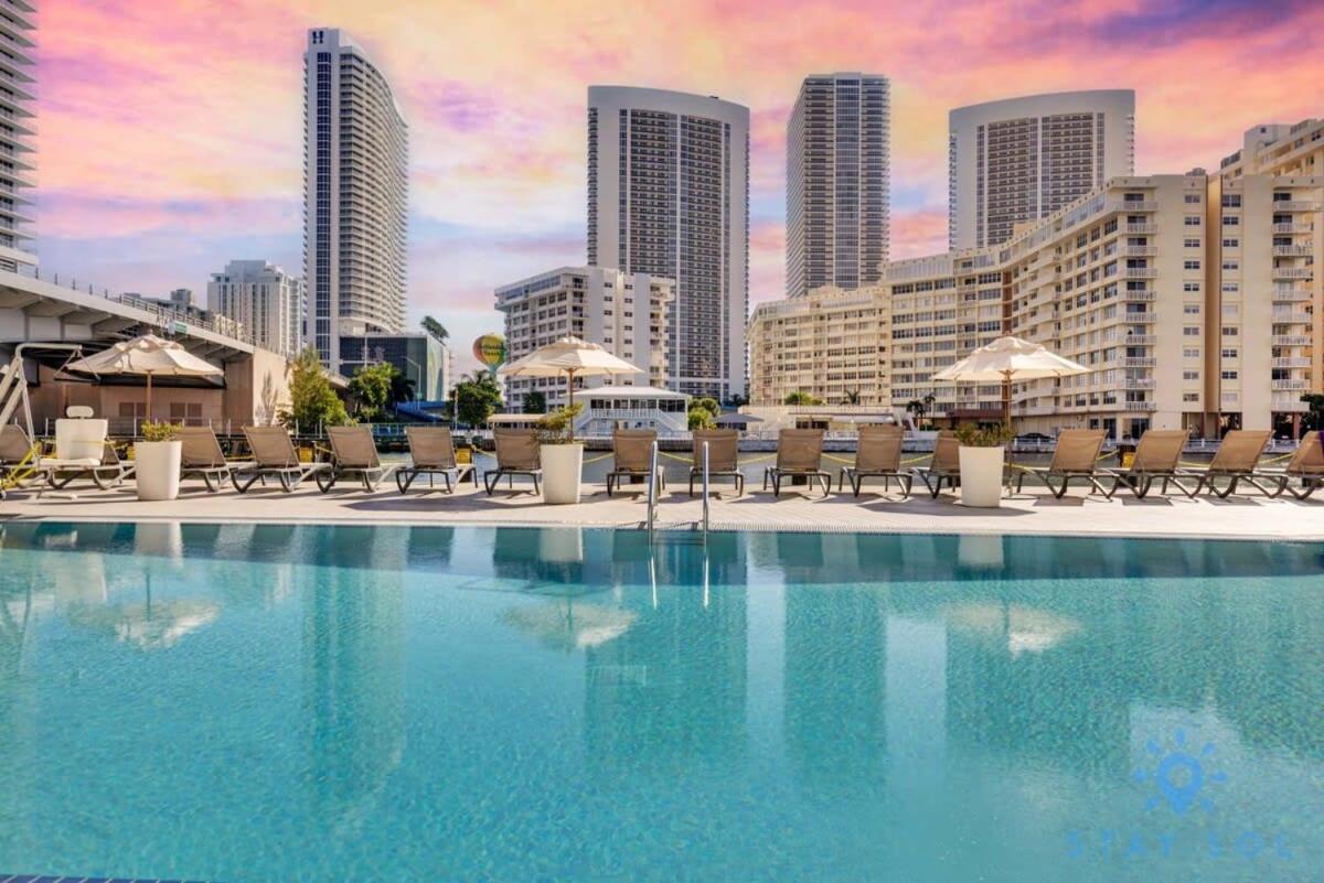 Amenities Balcony W Stunning Views-Beachfront Hallandale Beach Eksteriør bilde